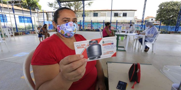 Governo do Ceará inicia distribuição do segundo lote do Vale-Gás Social
