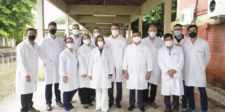 Governador visita o laboratório da Uece que desenvolve a vacina contra a Covid-19