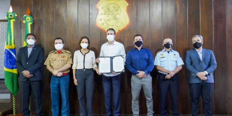 Governador sanciona leis para realização de concursos na área da Segurança Pública do Ceará; serão 3.074 novos profissionais