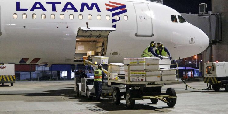 Ceará recebe 27ª remessa de vacinas contra a Covid para continuidade da Fase 3 de Imunização