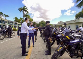 Governo do Ceará entregou 160 novas motos para o CPRaio hoje (24), nos 186 anos da Polícia Militar