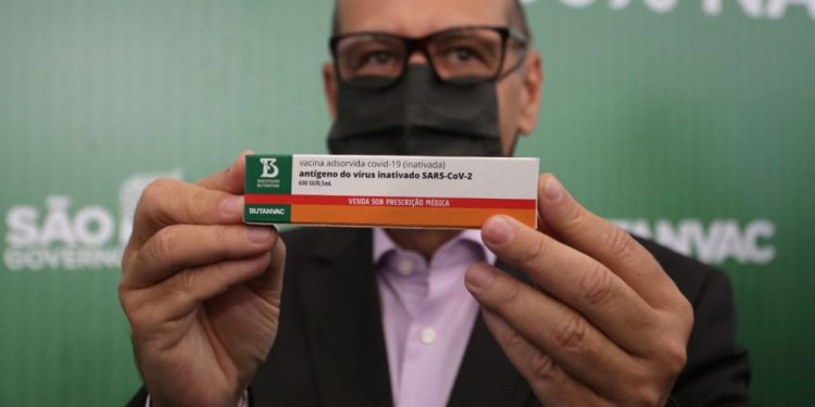 Sem interrupção federal, país teria 100 milhões de vacinas até maio, diz presidente do Butantan
