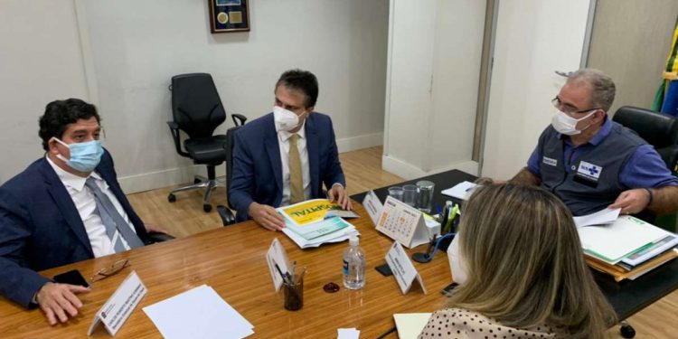 Em reunião com ministro da Saúde, Camilo pede habilitação do Hospital do Vale do Jaguaribe e envio de mais vacinas ao Ceará