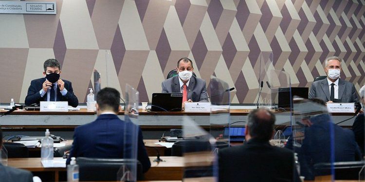 CPI da Pandemia aprova convocação de nove governadores