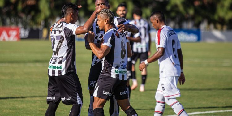 Ceará derrota Atlético-CE e garante vaga nas semifinais do Cearense