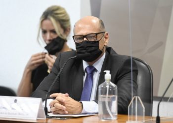 CPI da Covid abre sessão com depoimento do diretor do Butantan