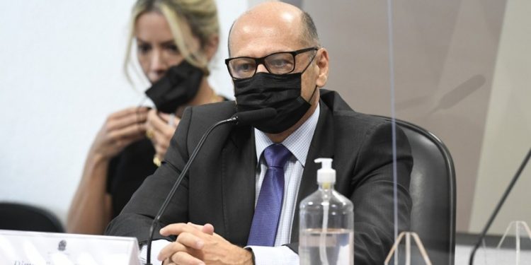 CPI da Covid abre sessão com depoimento do diretor do Butantan