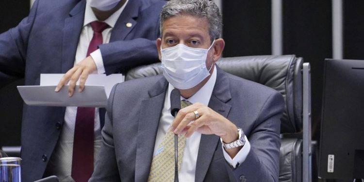 Lira diz que reforma tributária será a possível e melhorará sistema