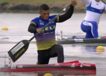 Isaquias Queiroz ganha medalha de prata na Copa do Mundo de canoagem