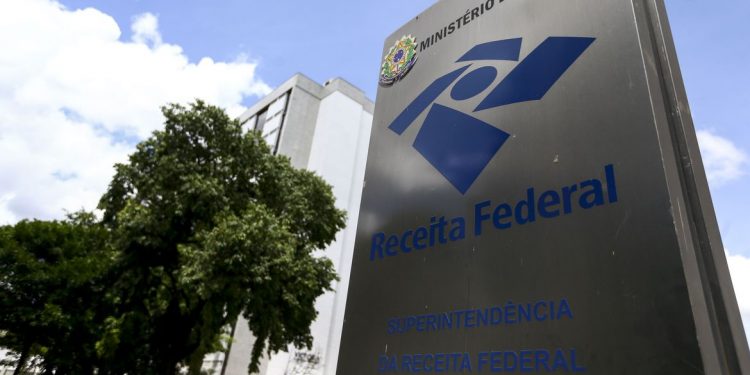 Receita lança edital para negociar dívidas em litígio de contribuintes