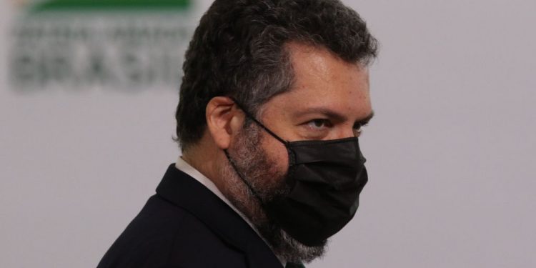 CPI da Covid abre sessão para ouvir ex-chanceler Ernesto Araújo