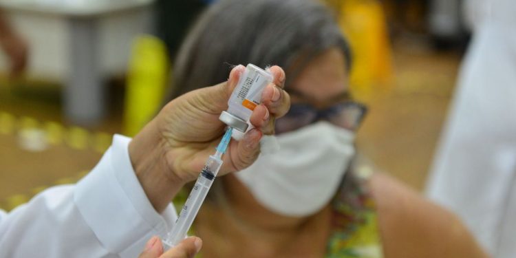 Farmacêuticos poderão participar da campanha contra a covid-19