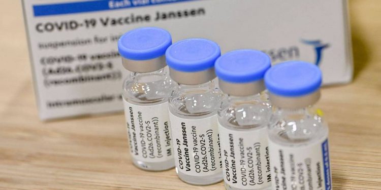 Chega ao Brasil lote de 1,5 milhão de doses da vacina da Janssen contra a Covid