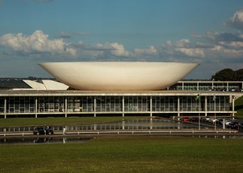 Manifestação pede atenção a projeto sobre uso de energias renováveis no Brasil
