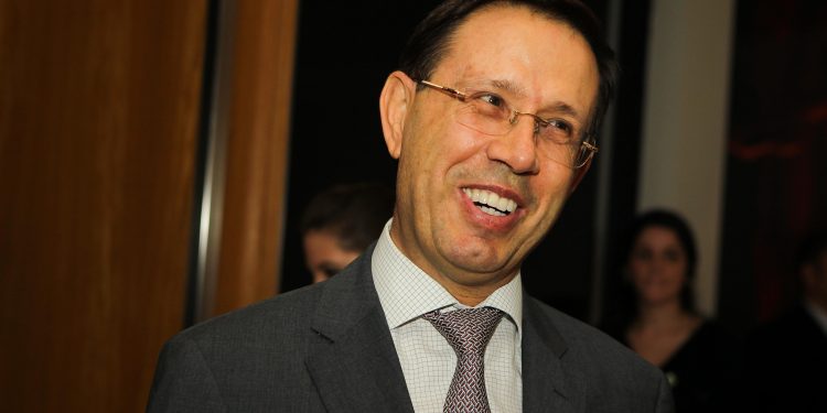 CPI da Covid pede condução coercitiva e retenção de passaporte de empresário Carlos Wizard