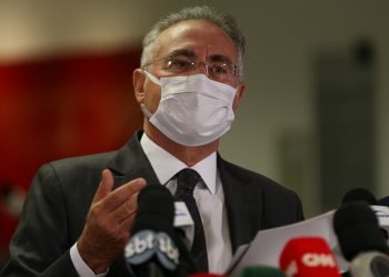 CPI da Covid aprova lista de Renan que transforma 14 pessoas em investigados