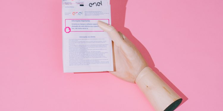 Aumento na conta de luz deve elevar calote e ‘gatos’, dizem distribuidoras