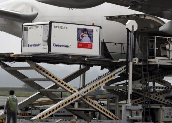 Chega em São Paulo avião com 6 mil litros de IFA para o Butantan