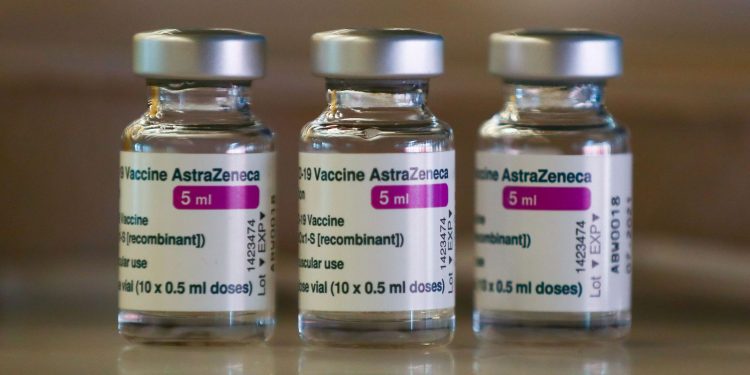 Fiocruz entrega lote com 4,1 milhão de doses de vacinas contra a covid