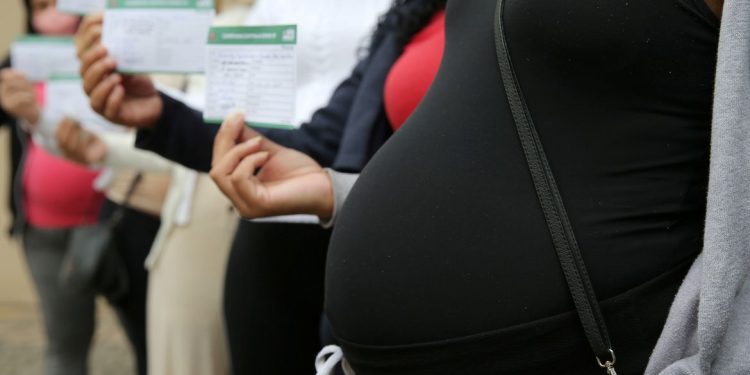 Grávidas vacinadas com AstraZeneca podem receber 2ª dose da Pfizer