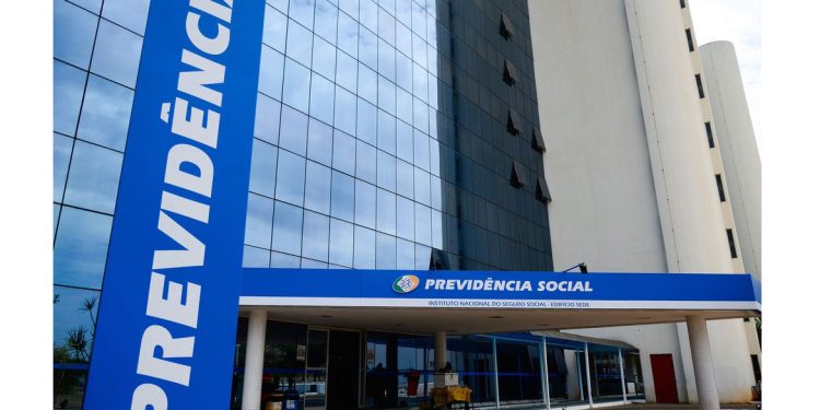 Segunda parcela do 13º do INSS começa a ser paga hoje (24)