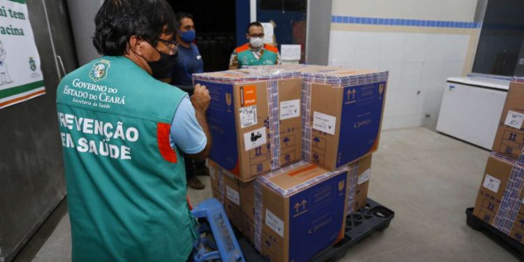 Com mais de 3 milhões de doses aplicadas, Ceará recebe novo lote da Pfizer com 97 mil doses do imunizante