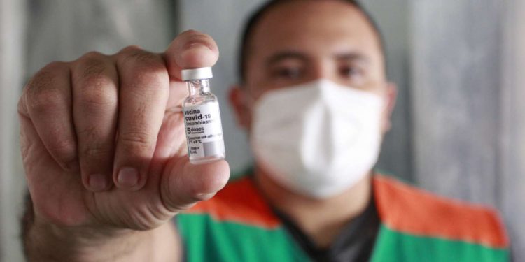 Remessa de vacina contra a Covid-19 garante que os municípios acelerem a aplicação da primeira dose