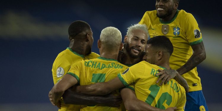 Brasil goleia seleção peruana e segue 100% na Copa América