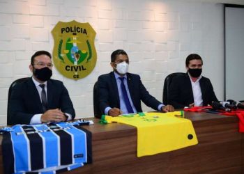 Polícia Civil recupera camisas furtadas do jogador cearense Everton Cebolinha; duas pessoas são detidas