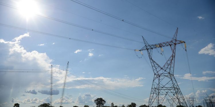 Aneel reajusta valor da bandeira tarifária vermelha 2