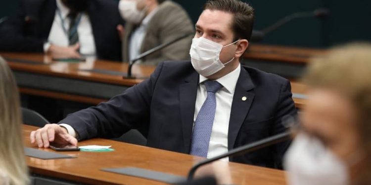 Deputado Federal Eduardo Bismarck é relator do PLP que prevê alíquota monofásica para ICMS do combustível