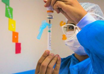 Aracati inicia vacinação contra a Covid no público geral de 50 a 59 anos