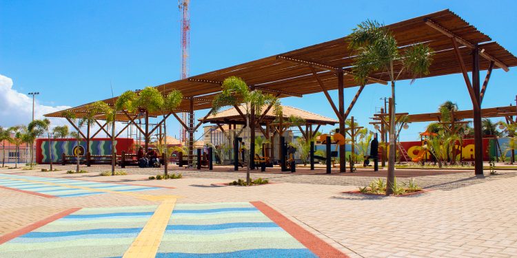 Prefeito do Aracati realiza live simbólica de inauguração da Praça de Canoa Quebrada nesta sexta (18)