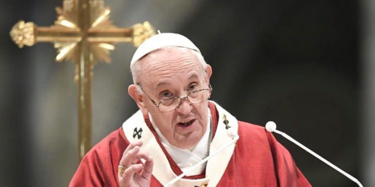 Papa Francisco expressa tristeza por crianças indígenas mortas em escolas católicas no Canadá