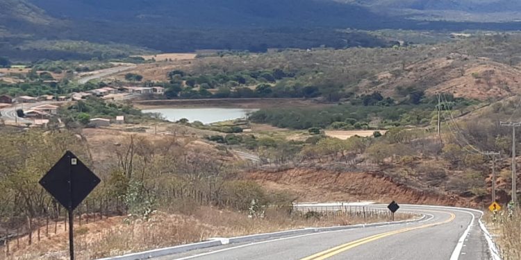 Sertão dos Inhamuns ganha nova estrada entre Quiterianópolis e Parambu