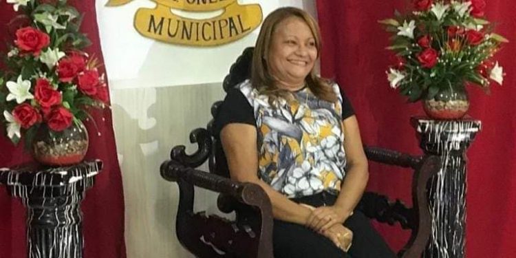 Morre Socorro Rodrigues, Diretora do Colégio Municipal de Aracati, por complicações da Covid