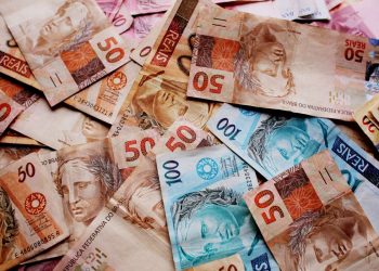 Governo do Ceará paga primeira parcela do 13° salário nesta segunda-feira (21)