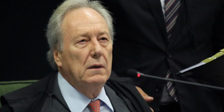 Ministro do STF pede informações sobre Copa América no Brasil