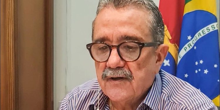Prefeito do Aracati fala em live sobre Vacinação contra Covid e Mutirão de Testes nas praias
