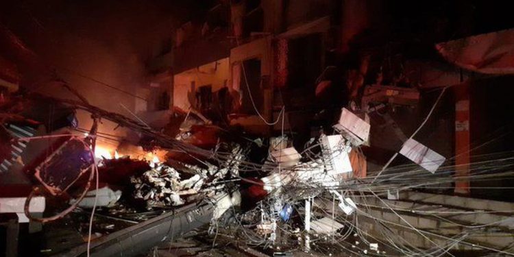 Prédio de quatro andares desaba na zona oeste do Rio e deixa feridos