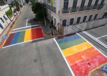 Estabelecimentos públicos e privados devem fixar placas de enfrentamento à LGBTfobia