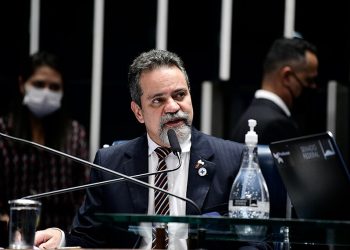 CPI abre sessão para ouvir o ex-secretário-executivo da Saúde Élcio Franco