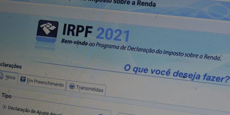 Guedes anuncia que faixa de isenção do IR passará para R$ 2,5 mil
