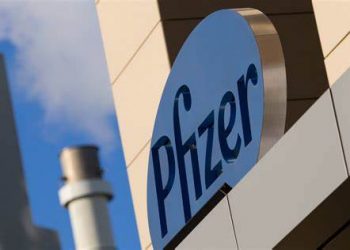 Após ignorar e-mails da Pfizer, Bolsonaro agora pede antecipação da entrega de doses