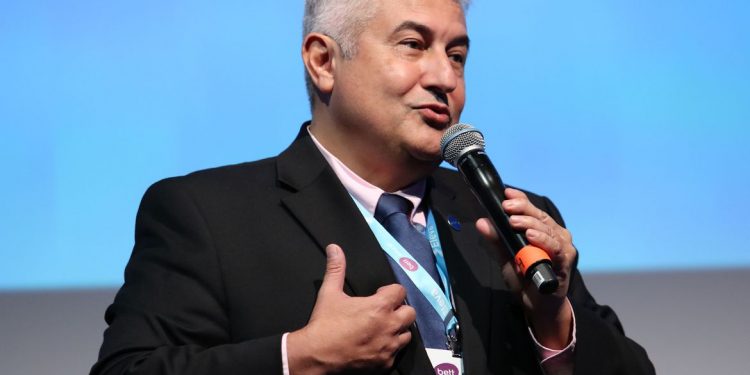 MCTI tem R$ 415 milhões para projetos de vacina contra a covid-19