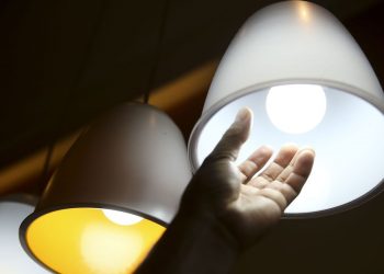 Conta de luz segue com taxa extra mais alta em agosto