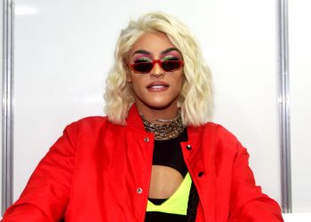 Pabllo Vittar é acusada de regravar música e não dar devido crédito