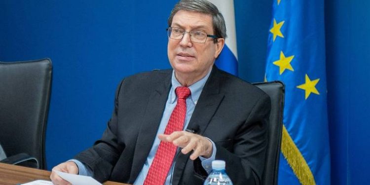Bolsonaro deveria prestar mais atenção à corrupção que o envolve, diz chanceler de Cuba