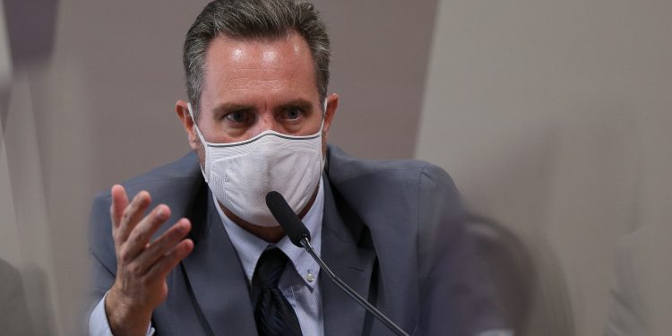 Vendedor de vacinas reafirma à CPI pedido de propina, divulga áudio de deputado e vira alvo de embate entre senadores