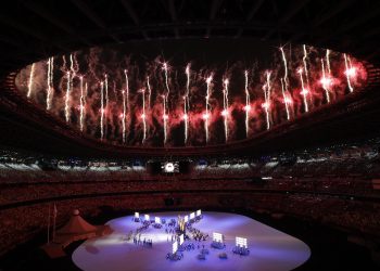 Olimpíadas de Tóquio 2020: cerimônia de abertura acontece sem público e com homenagem aos mortos pela Covid